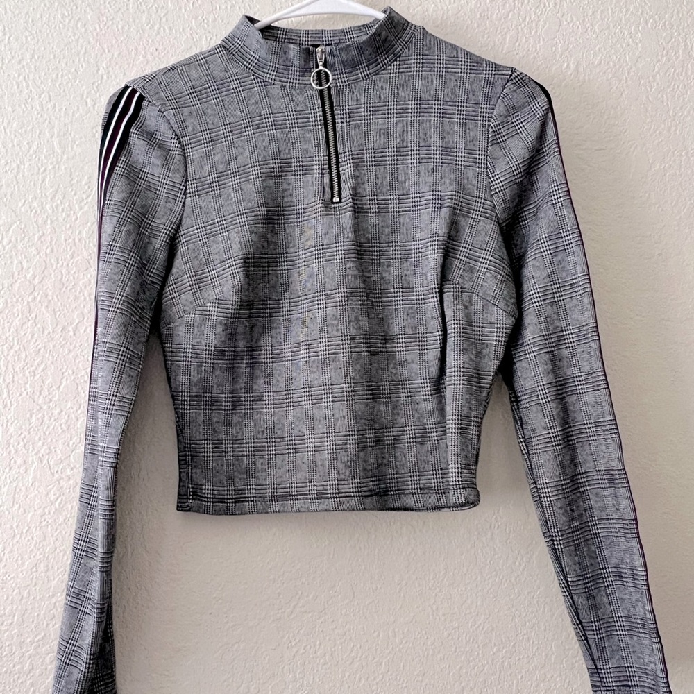 IRIS Brand gray crop top